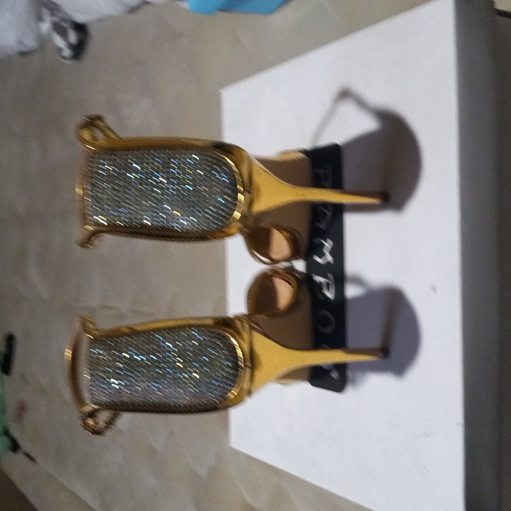 Shoes. - Picture 4 of 4